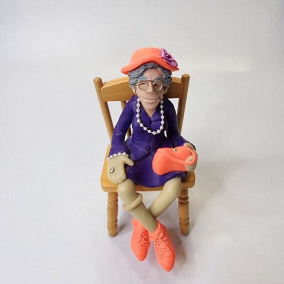 Diana Manning Limited Edition Shelf Sitter Old Church Lady Purple Dress Pearls - Picture 2 of 13